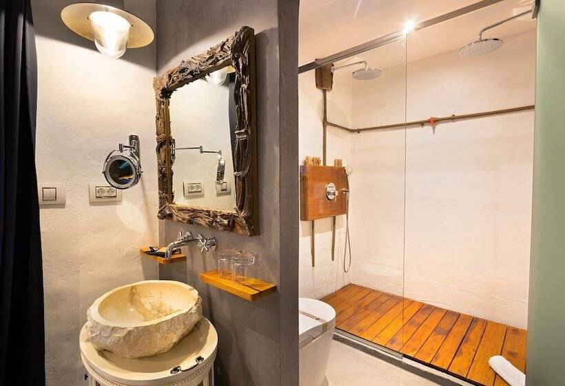 اتاق استاندارد با چشمانداز دریا, Puntagrande