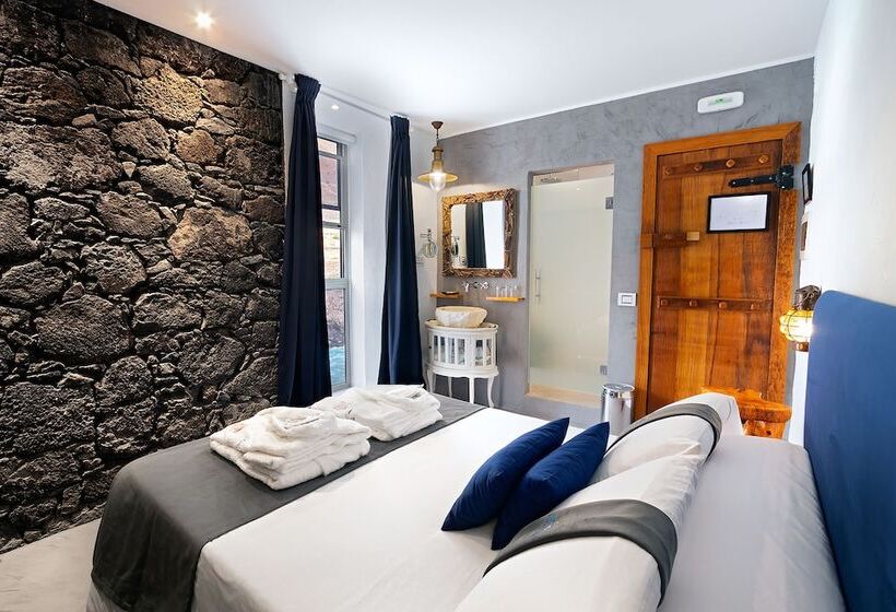 اتاق استاندارد با چشمانداز دریا, Puntagrande