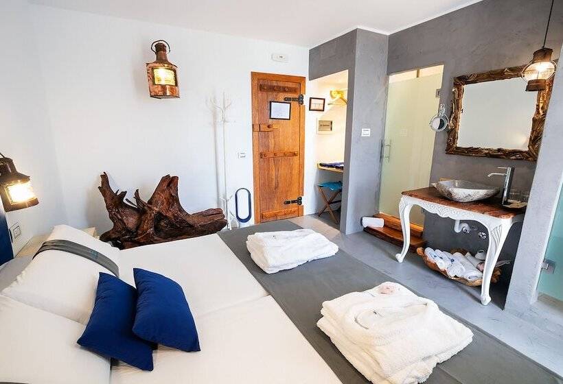 اتاق استاندارد با بالکن و چشمانداز دریا, Puntagrande