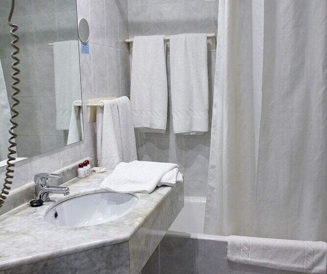 غرفة قياسية ثلاثية, San Jorge