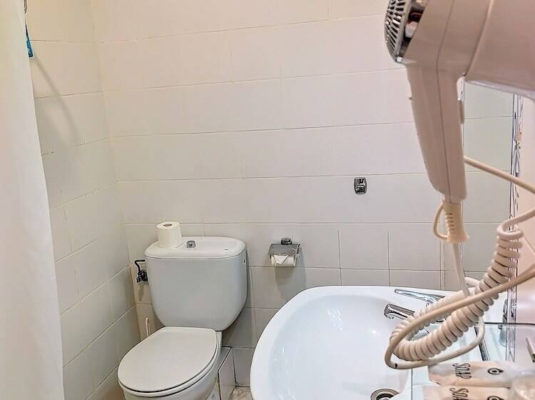 اتاق استاندارد, Simon