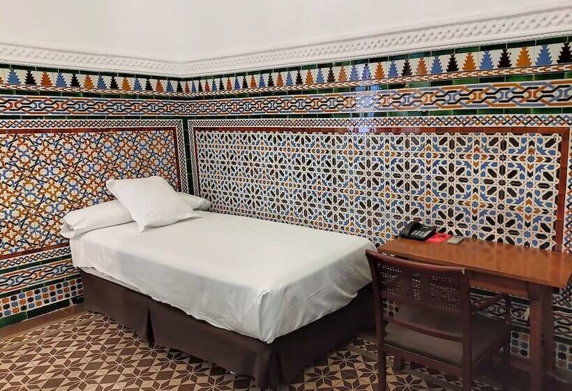 اتاق استاندارد, Simon