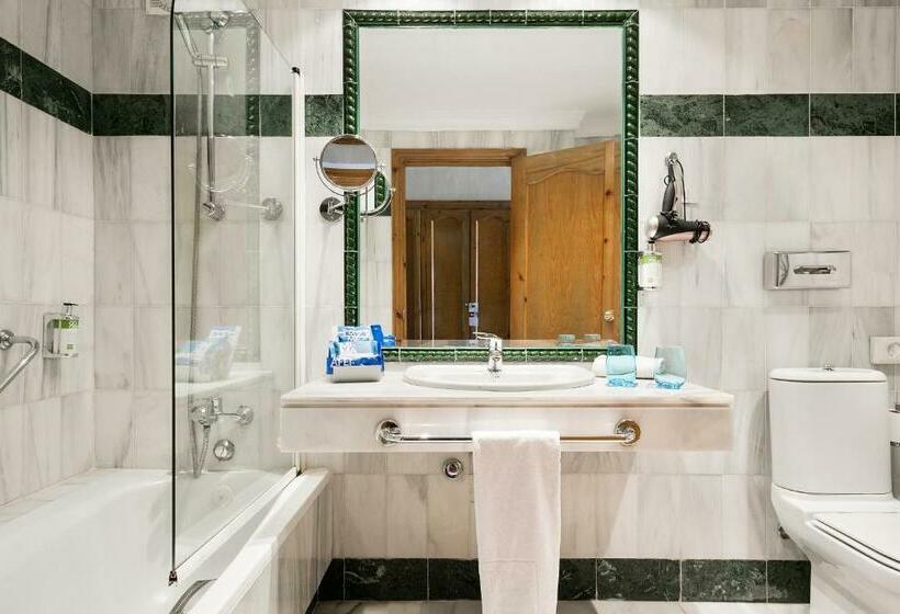 اتاق خانوادگی تودرتو, Sol Guadalmar