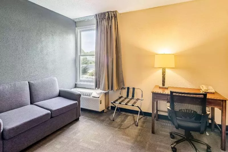 Quarto Economy, Surf Mar