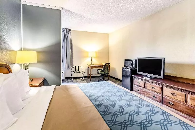 Quarto Economy, Surf Mar