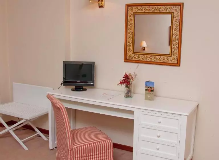 Standard Kolmen Hengen Huone, Mlc Benavente