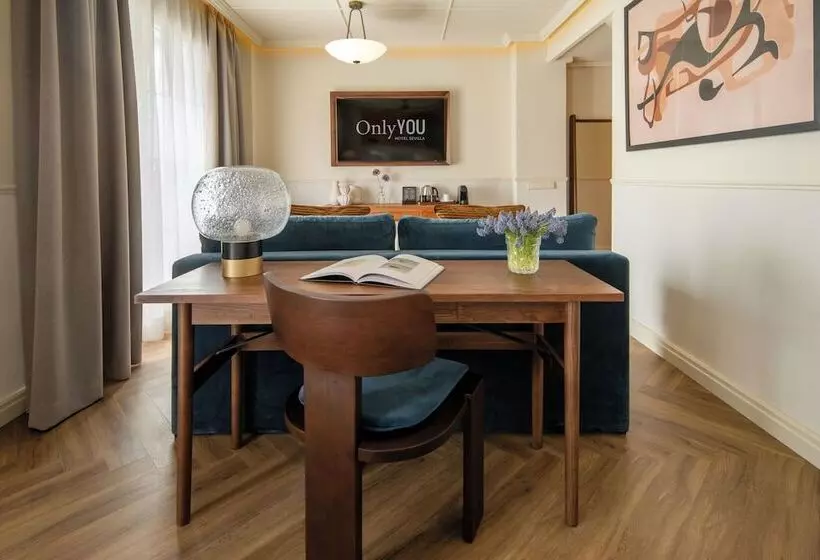 سوییت جونیور لوکس, Only You Hotel Sevilla
