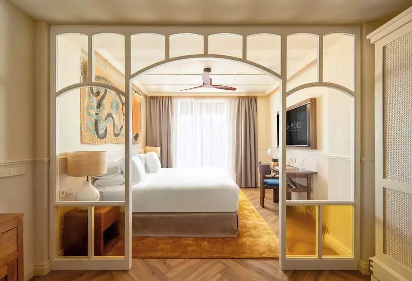 سوییت جونیور اجرایی, Only You Hotel Sevilla