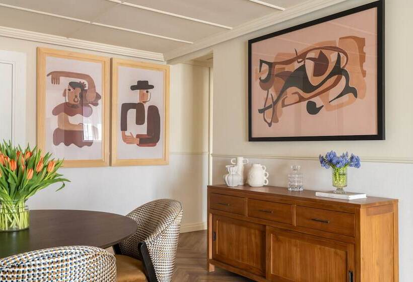 سوئیت جونیور پریمیوم, Only You Hotel Sevilla