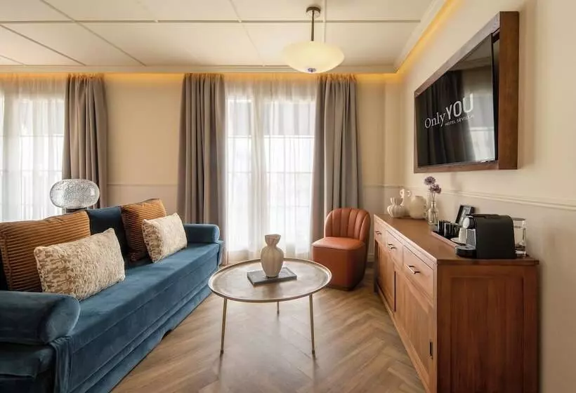 سوئیت جونیور پریمیوم, Only You Hotel Sevilla