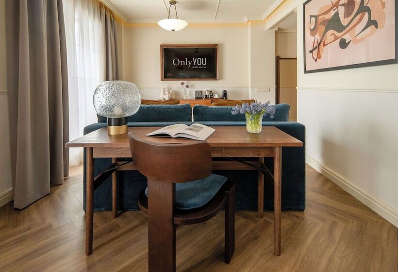سوئیت جونیور پریمیوم, Only You Hotel Sevilla