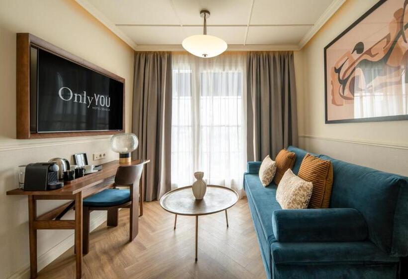 سوییت جونیور, Only You Hotel Sevilla