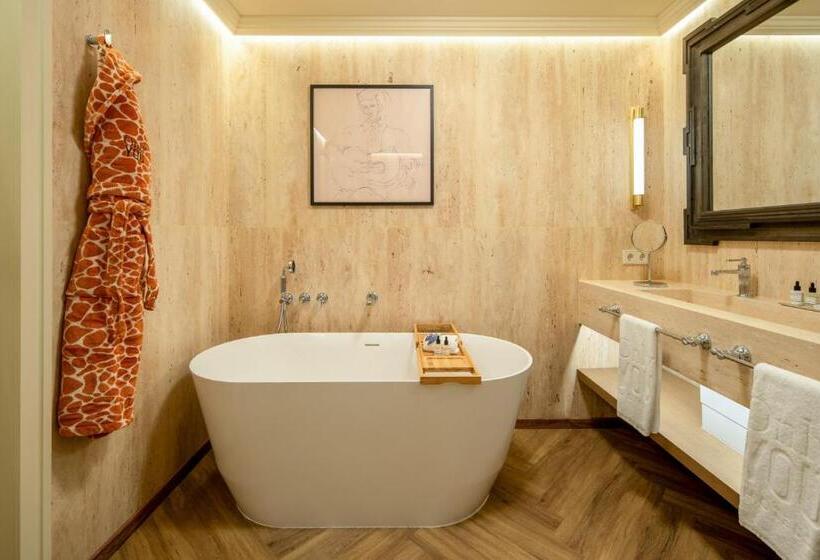 سوییت جونیور, Only You Hotel Sevilla