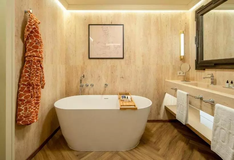 سوییت جونیور, Only You Hotel Sevilla