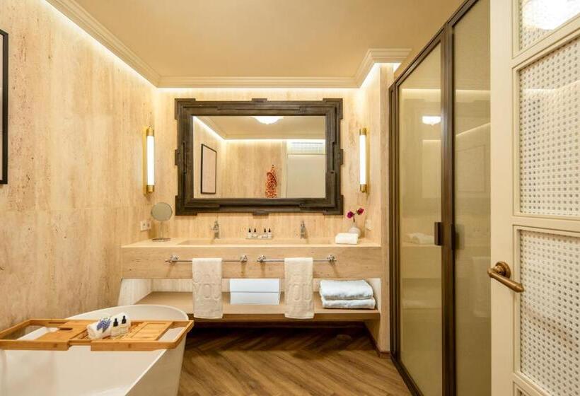 سوییت جونیور, Only You Hotel Sevilla