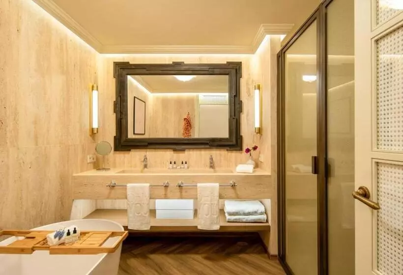 سوییت اجرایی, Only You Hotel Sevilla