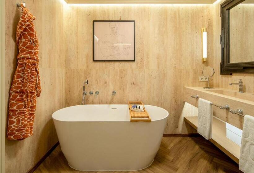 سوییت اجرایی, Only You Hotel Sevilla