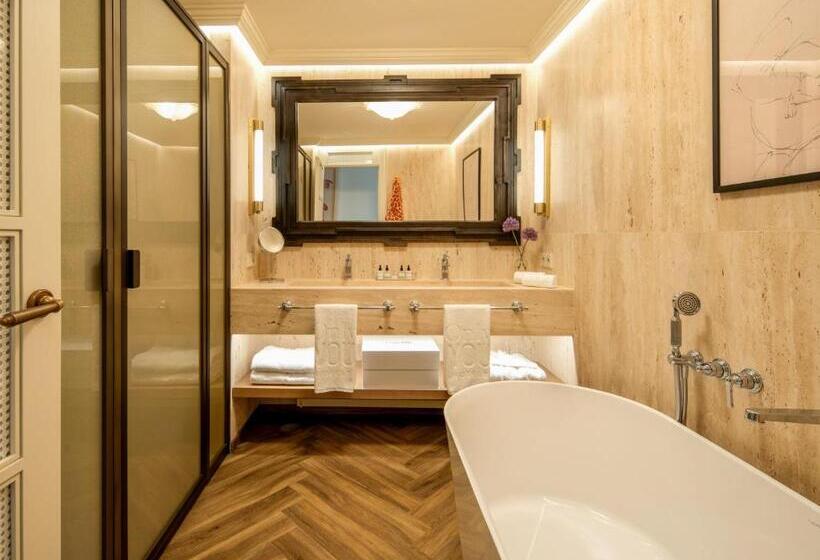 سوییت اجرایی, Only You Hotel Sevilla