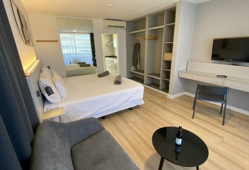 سوییت جونیور با چشمانداز استخر, Coral Suites & Spa - Adults Only