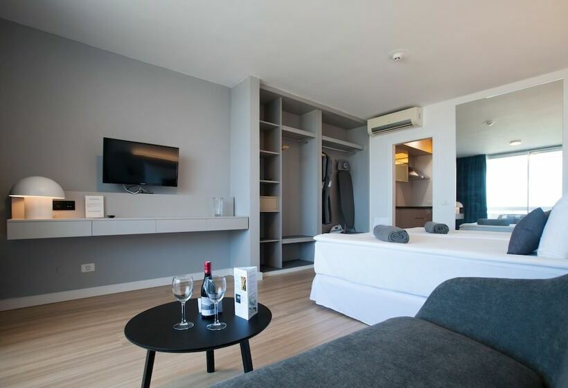 سوییت جونیور با چشمانداز استخر, Coral Suites & Spa - Adults Only