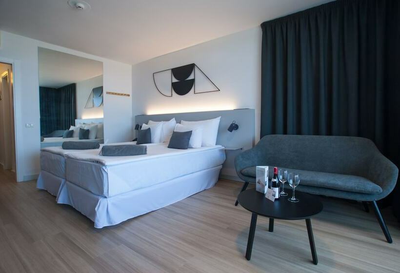 سوییت جونیور با چشمانداز استخر, Coral Suites & Spa - Adults Only