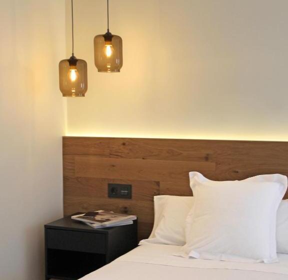 اتاق استاندارد سه نفره, Boutique Astorga