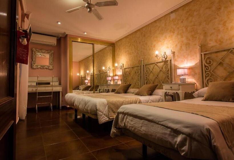 غرفة قياسية ثلاثية, Hostal Goya Suites