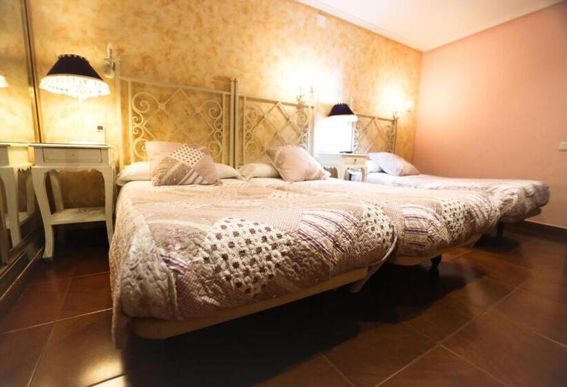 غرفة قياسية ثلاثية, Hostal Goya Suites