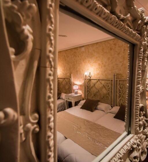 اتاق استاندارد سه نفره, Hostal Goya Suites