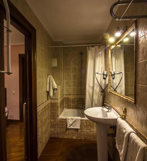 غرفة قياسية ثلاثية, Hostal Goya Suites