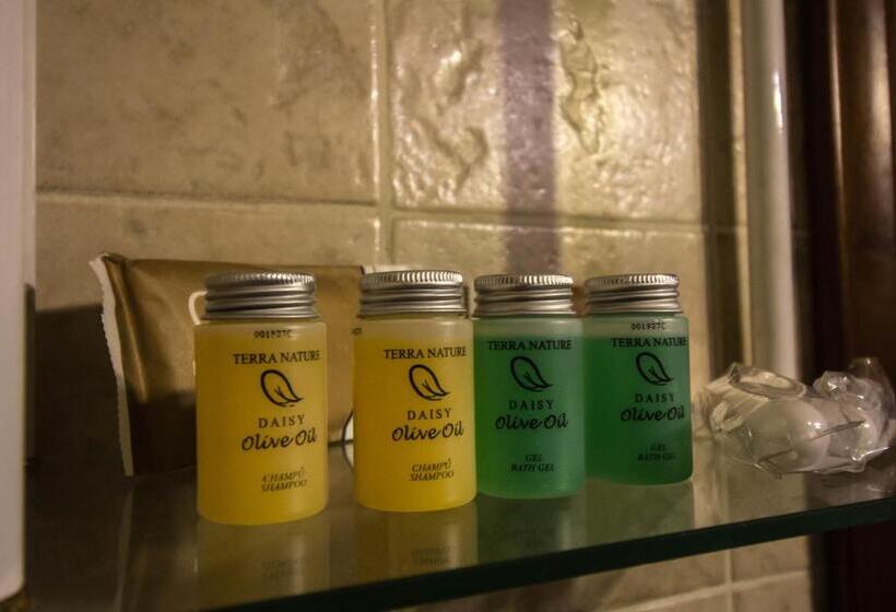 غرفة قياسية ثلاثية, Hostal Goya Suites