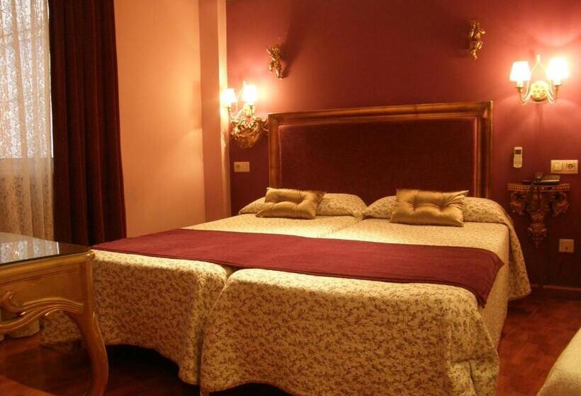 اتاق استاندارد سه نفره, Hostal Goya Suites