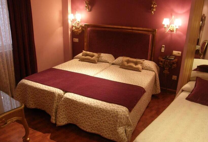 غرفة قياسية ثلاثية, Hostal Goya Suites