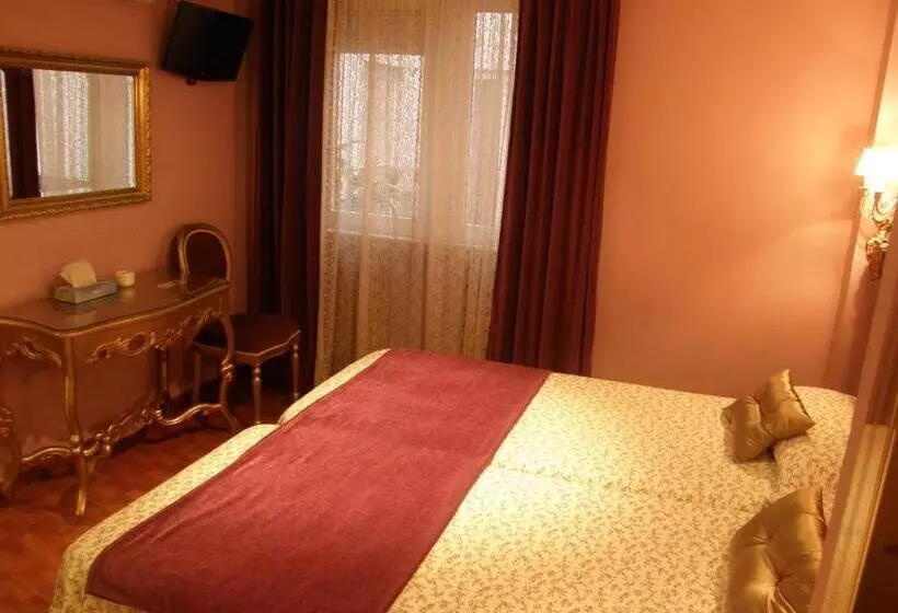 اتاق استاندارد سه نفره, Hostal Goya Suites