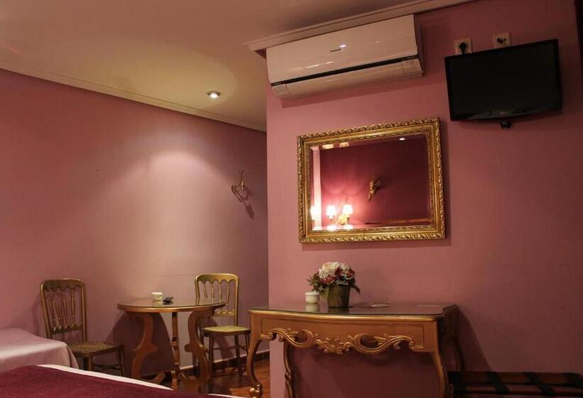 غرفة قياسية ثلاثية, Hostal Goya Suites