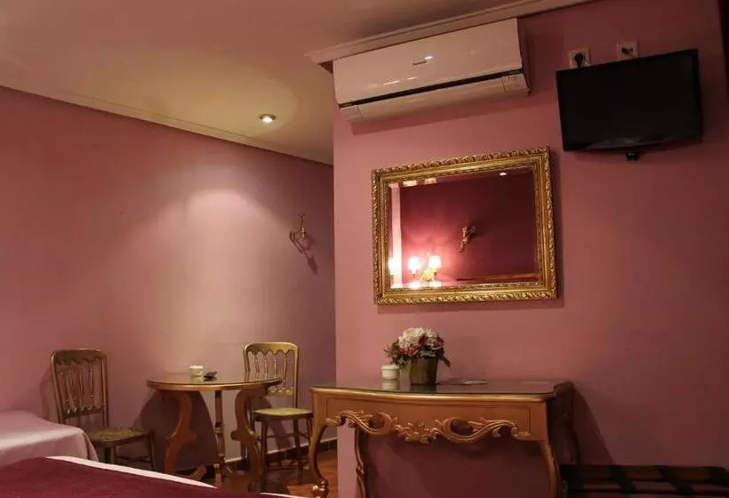 اتاق استاندارد سه نفره, Hostal Goya Suites