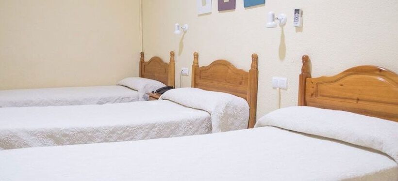 اتاق استاندارد سه نفره, Hostal Sierpes
