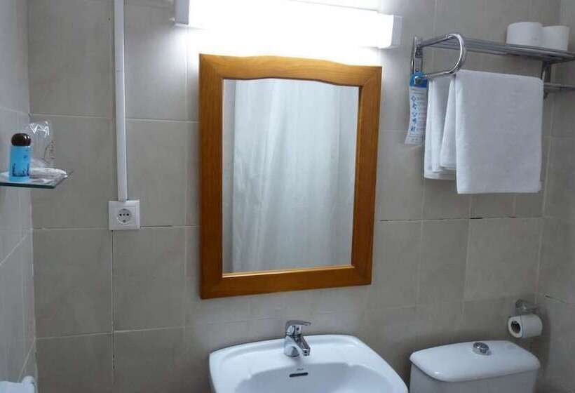 اتاق استاندارد چهار تخته, Hostal Sierpes
