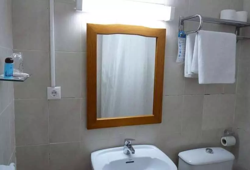Standard Neljän Hengen Huone, Hostal Sierpes
