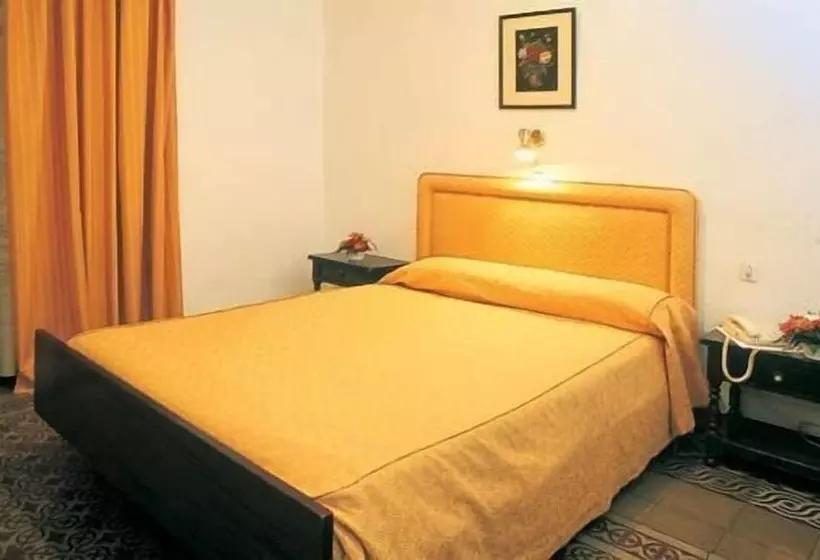 Standard Neljän Hengen Huone, Hostal Sierpes