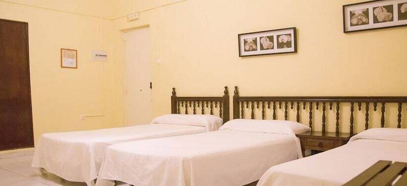 اتاق استاندارد چهار تخته, Hostal Sierpes