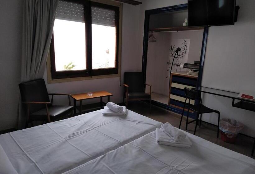 Chambre Economy, Corisco
