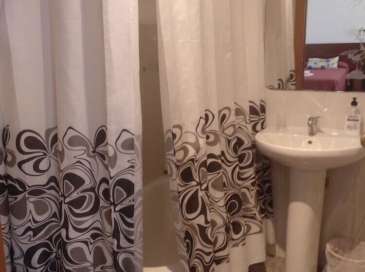 Номер Стандарт Трехместный, Hostal Cumbre