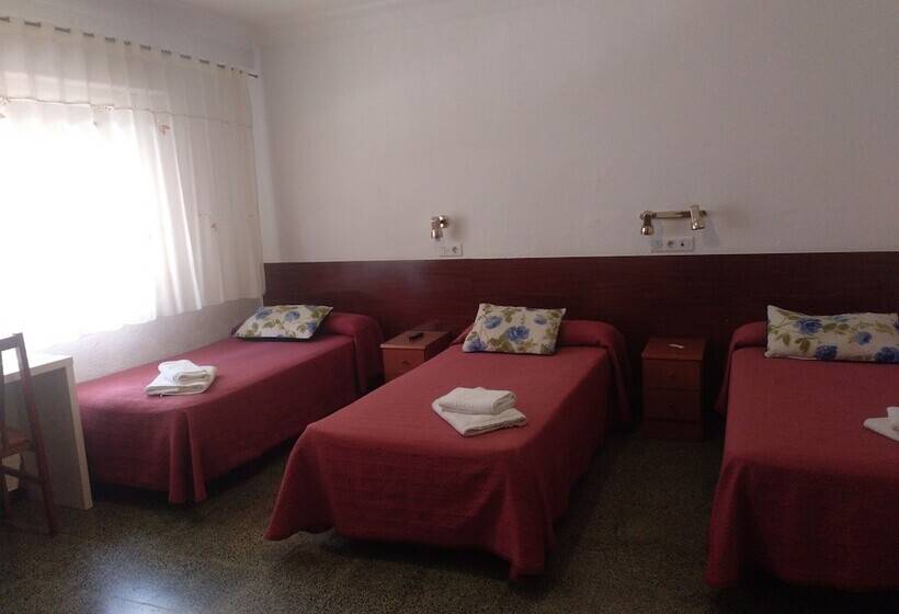 Номер Стандарт Трехместный, Hostal Cumbre