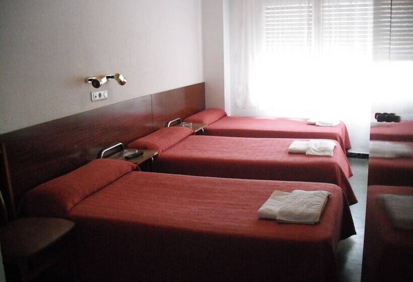 Номер Стандарт Трехместный, Hostal Cumbre