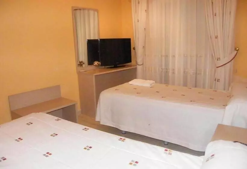 4 Bett Standardzimmer, Hostal Dulcinea