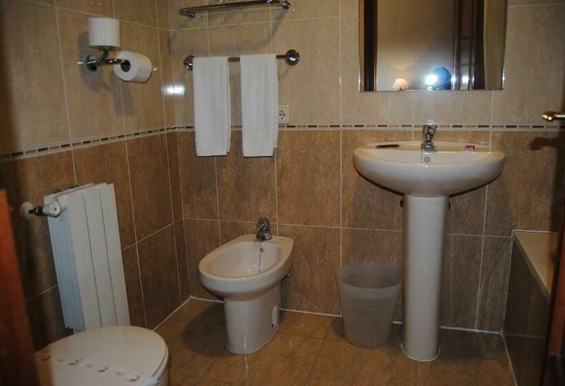 اتاق استاندارد چهار تخته, Hostal El Mirador