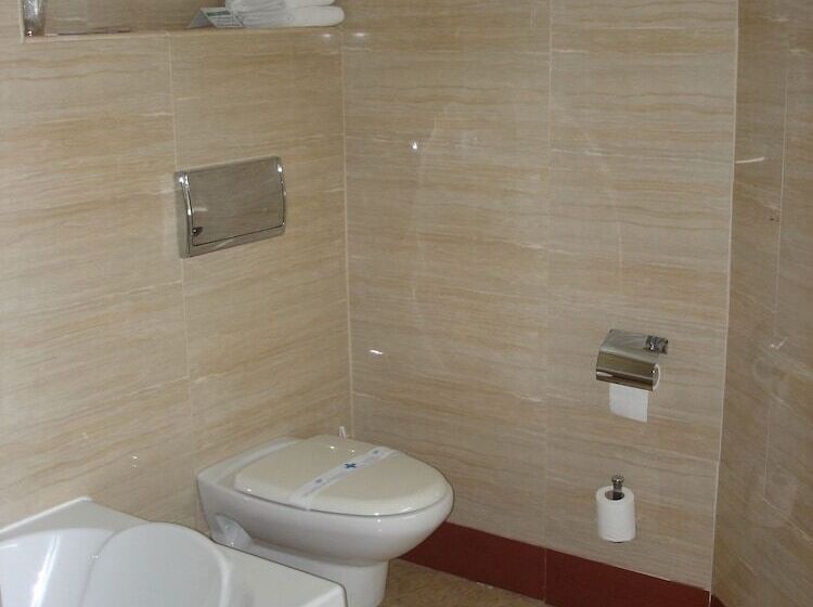 Номер Стандарт Трехместный, Hostal Moreno