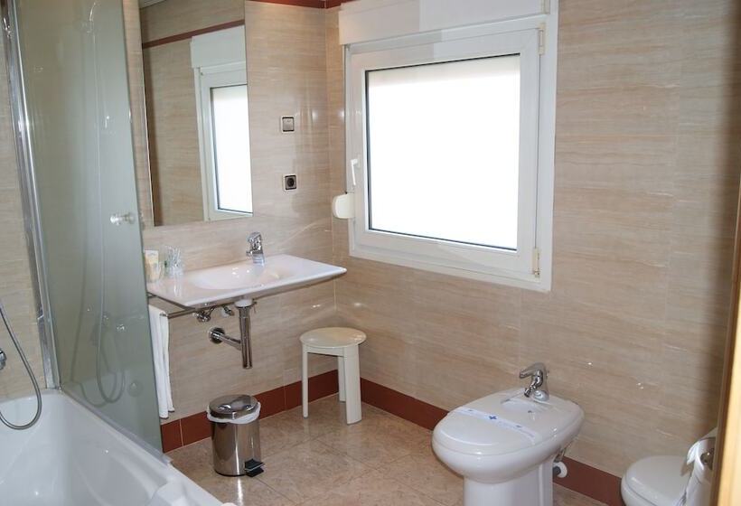 Четырехместный Номер Стандарт, Hostal Moreno