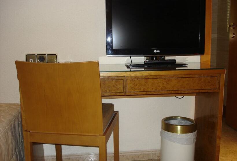 Четырехместный Номер Стандарт, Hostal Moreno